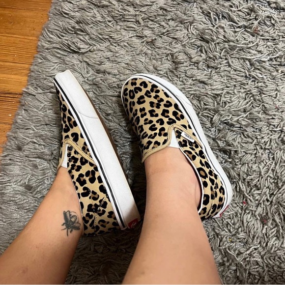 Women’s Vans Classic Slip-On Cheetah Print - Picture 3 of 5